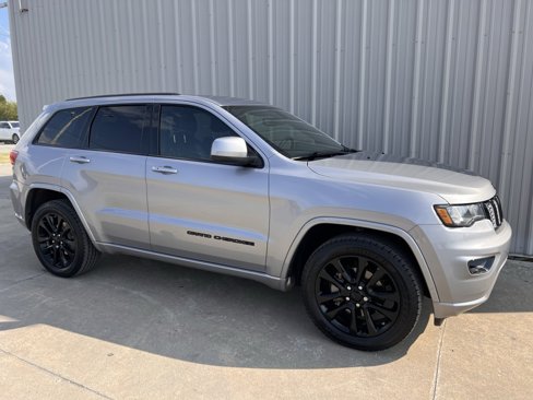 Used 2020 Jeep Grand Cherokee Altitude image 8