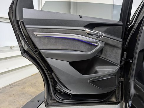 Used 2019 Audi e-tron Prestige w/ Prestige Package image 17