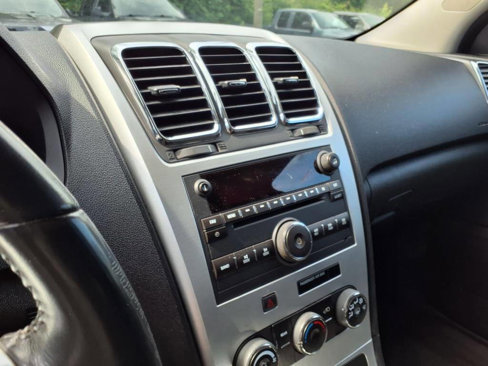 Used 2011 GMC Acadia SLE image 18