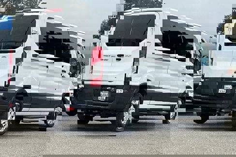 Used 2017 Ford Transit 350 XLT image 4