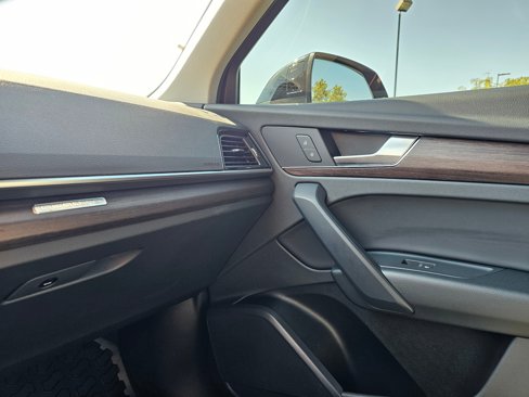 Certified 2025 Audi Q5 2.0T Premium image 25