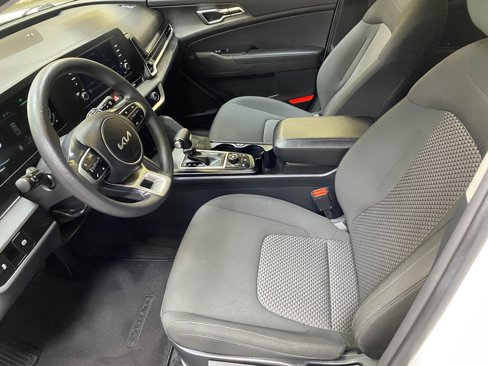 Used 2024 Kia Sportage LX image 18