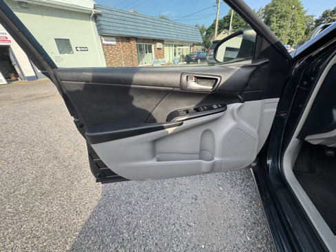 Used 2012 Toyota Camry LE image 22