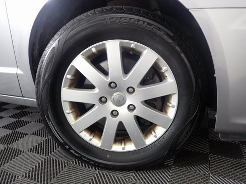 Used 2016 Chrysler Town & Country Touring image 35