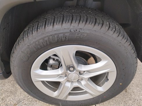 Used 2024 Jeep Compass Latitude image 9