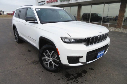 New 2025 Jeep Grand Cherokee L Limited w/ Trailer Tow Package image 4