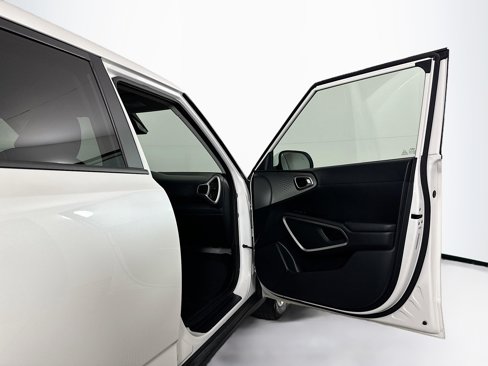 Used 2023 Kia Soul LX w/ LX Technology Package image 30