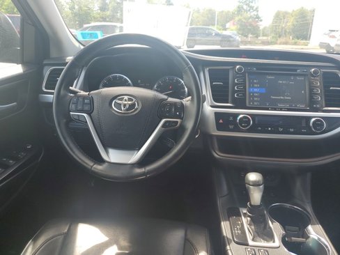 Used 2018 Toyota Highlander XLE image 13
