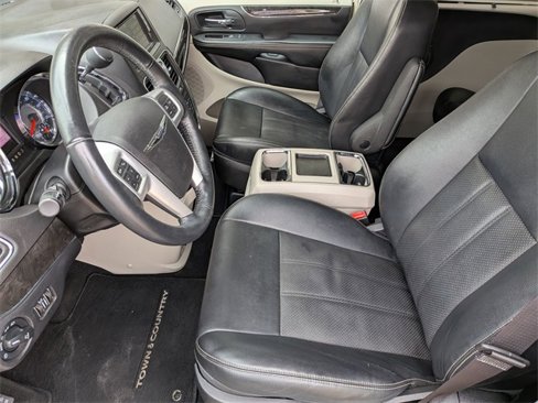 Used 2015 Chrysler Town & Country Touring-L w/ Driver Convenience Group image 11