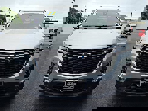 Used 2022 Chevrolet Traverse LT w/ Midnight/Sport Edition image 2