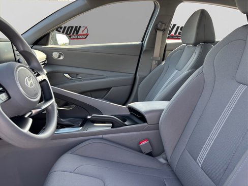 Certified 2024 Hyundai Elantra SE image 9