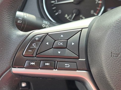 Used 2018 Nissan Rogue S image 27