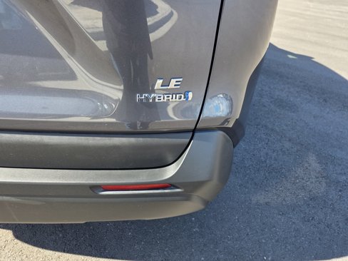 Used 2019 Toyota RAV4 LE image 10
