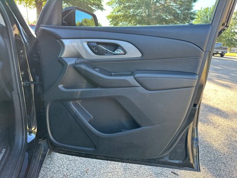 Used 2020 Chevrolet Traverse LT image 14