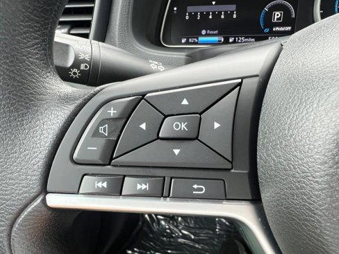 Used 2025 Nissan Leaf S image 14