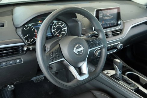 Used 2023 Nissan Altima 2.5 SV image 9