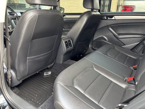 Used 2014 Volkswagen Passat TDI SE image 30