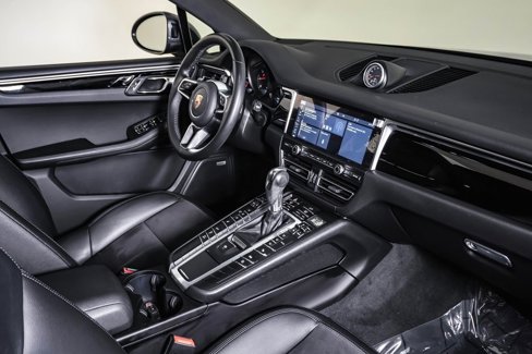 Certified 2021 Porsche Macan image 14