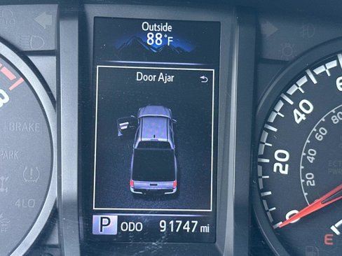 Used 2018 Toyota Tacoma SR image 17