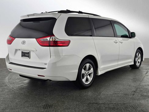 Used 2020 Toyota Sienna LE image 3