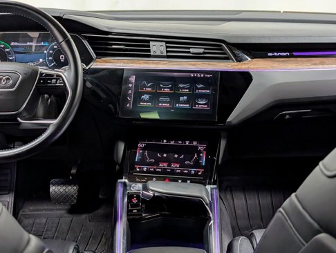 Used 2019 Audi e-tron Prestige w/ Prestige Package image 27