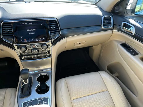 Used 2020 Jeep Grand Cherokee Limited w/ Luxury Group II image 18