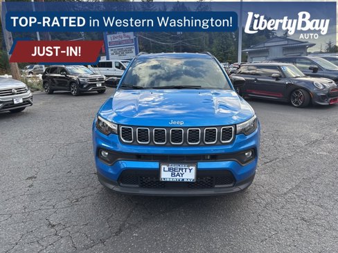 Used 2025 Jeep Compass Latitude image 2