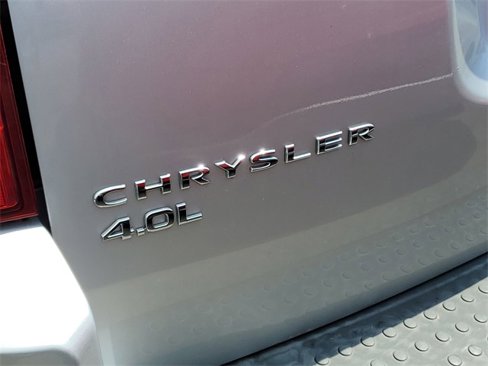 Used 2010 Chrysler Town & Country Touring image 28