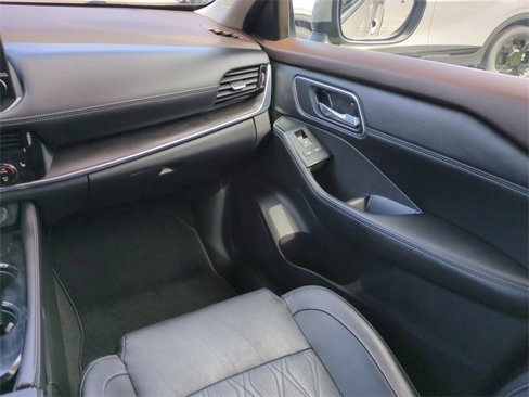 Used 2022 Nissan Rogue Platinum w/ Head-Up Display Package image 16