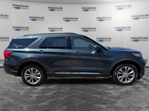 Used 2022 Ford Explorer XLT w/ Equipment Group 202A image 6