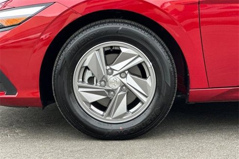 Used 2025 Hyundai Elantra SE image 25