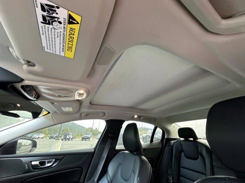 Used 2022 Volvo S60 B5 Momentum image 33
