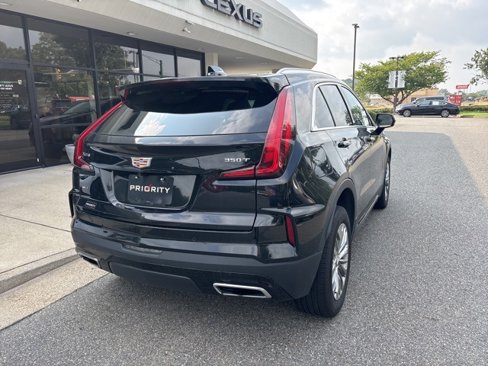 Used 2024 Cadillac XT4 Premium Luxury image 5