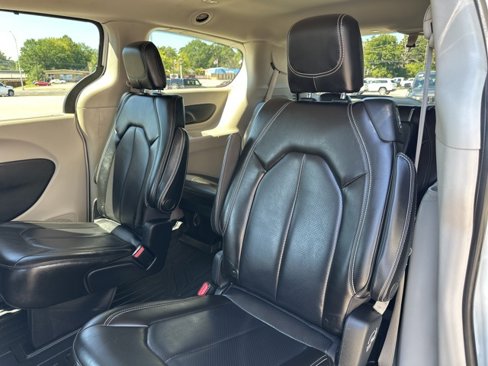 Used 2021 Chrysler Voyager Lxi image 32