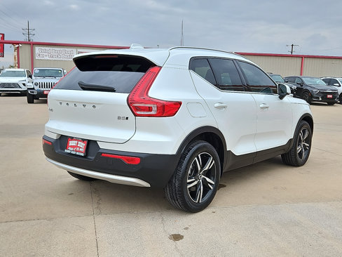 Used 2024 Volvo XC40 B5 Core image 3