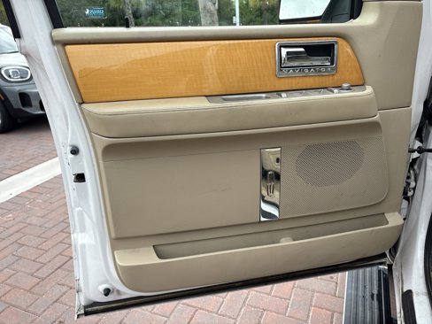 Used 2009 Lincoln Navigator 4WD image 14