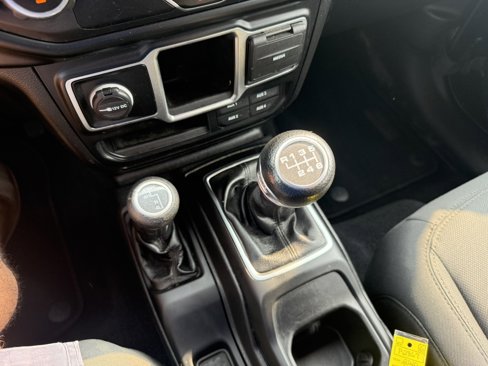 Used 2020 Jeep Wrangler Unlimited Sport image 17