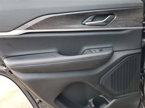 New 2025 Jeep Grand Cherokee Limited image 12