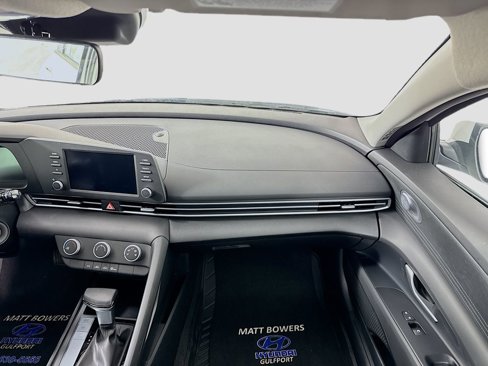 Certified 2025 Hyundai Elantra SE image 22