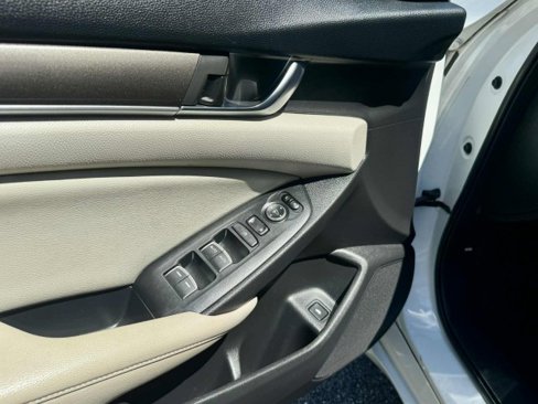 Used 2018 Honda Accord Hybrid image 8