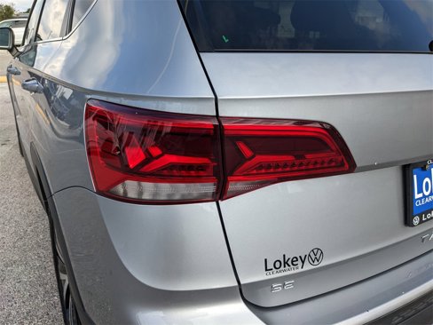 Certified 2024 Volkswagen Taos SE image 12