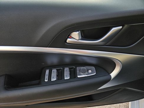 Used 2025 Genesis G70 2.5T image 16