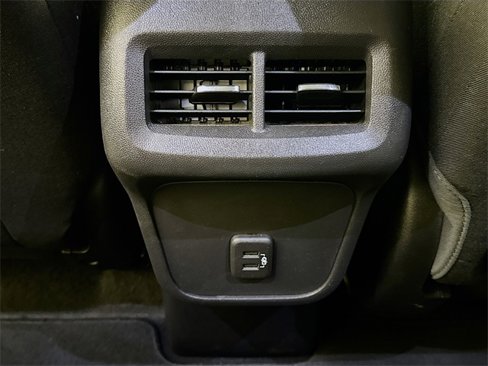 Used 2024 GMC Terrain SLE image 21