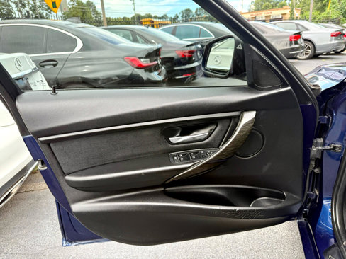 Used 2018 BMW 320i Sedan image 12