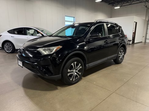Used 2018 Toyota RAV4 LE image 3