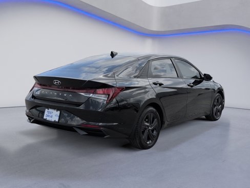 Used 2023 Hyundai Elantra SEL image 7