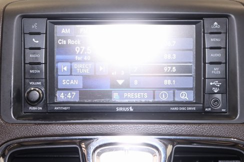 Used 2013 Chrysler Town & Country Touring image 26