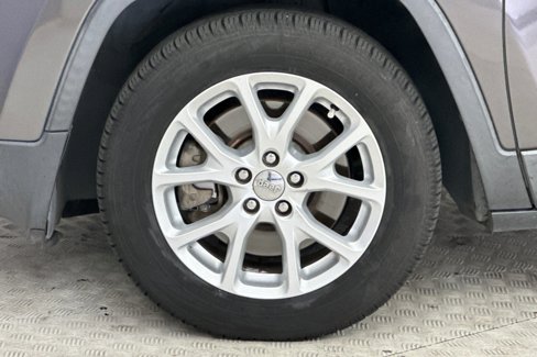 Used 2015 Jeep Cherokee Latitude image 12