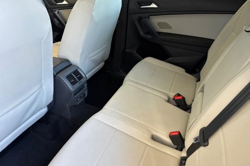 Used 2021 Volkswagen Tiguan SE R-Line image 12