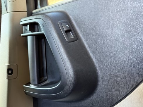 Used 2016 Dodge Grand Caravan SXT image 16